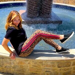 MICHI NEW YORK CITY STRIKE LEOPARD PRINT LEGGINGS